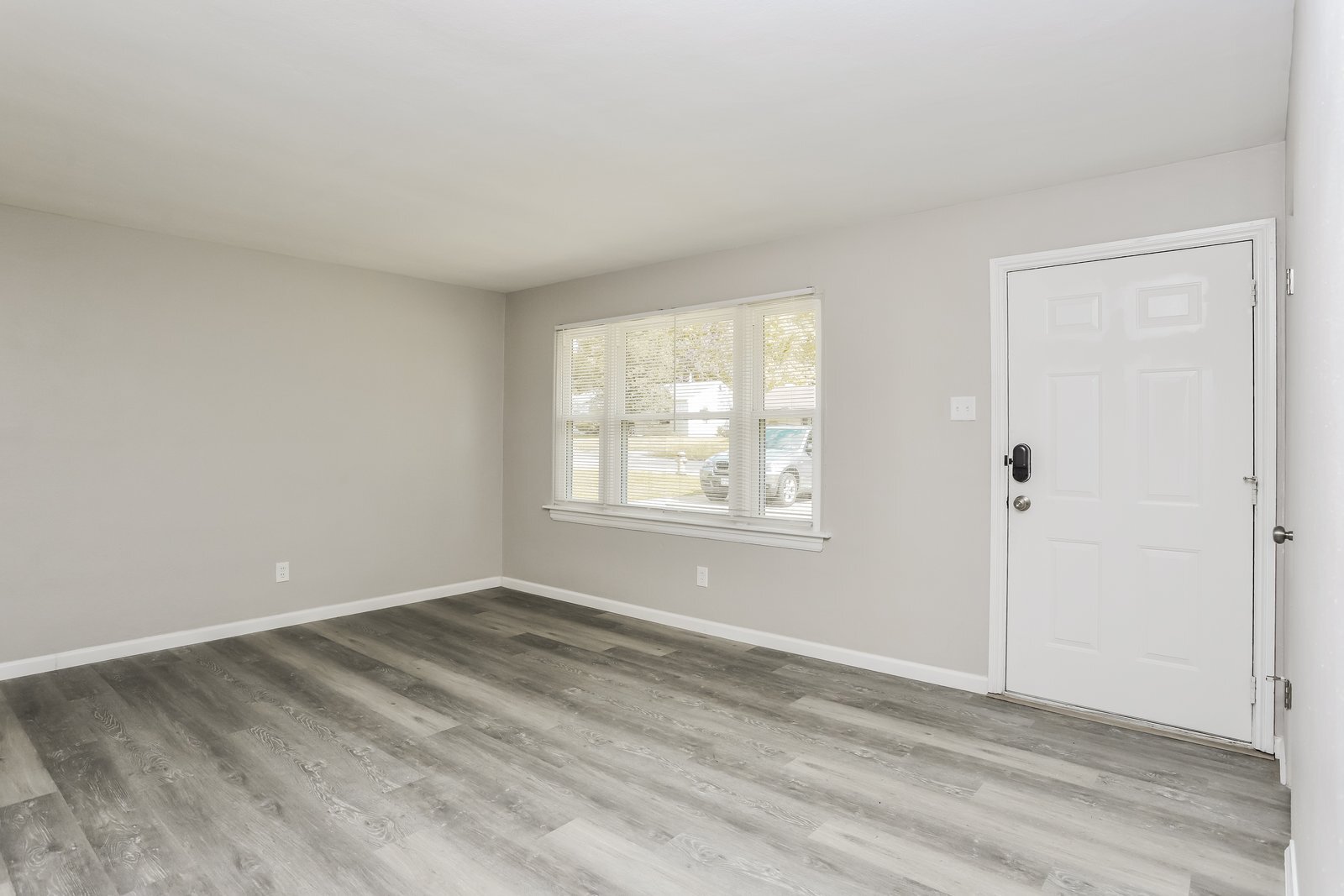 Building Photo - 9765 Dennis Dr