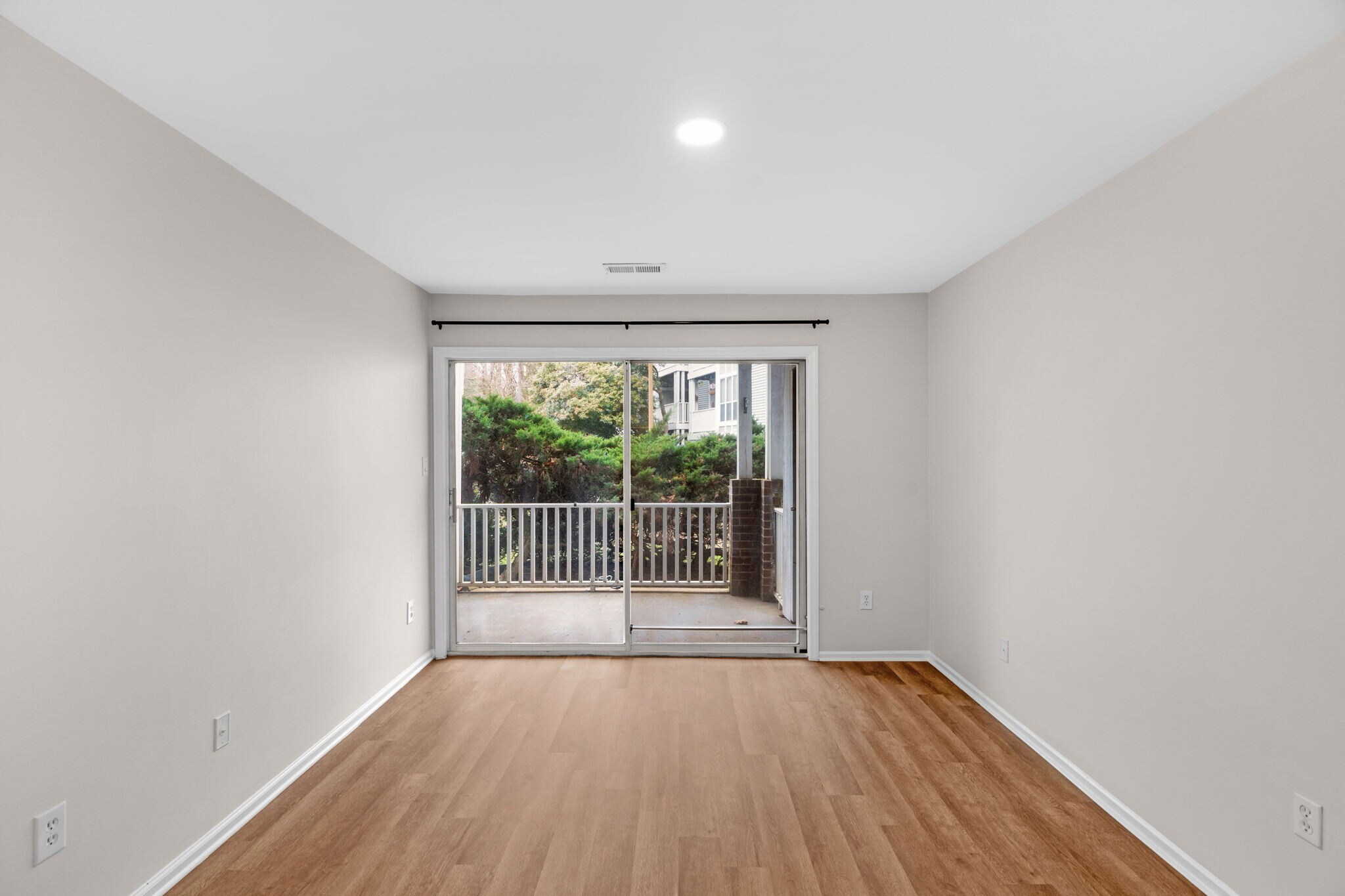 Sliding Doors in Primary Bedroom. - 2508 Cranbrook Ln