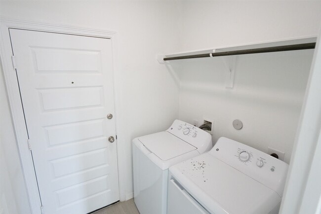 Building Photo - 5719 Tabula Rasa Dr