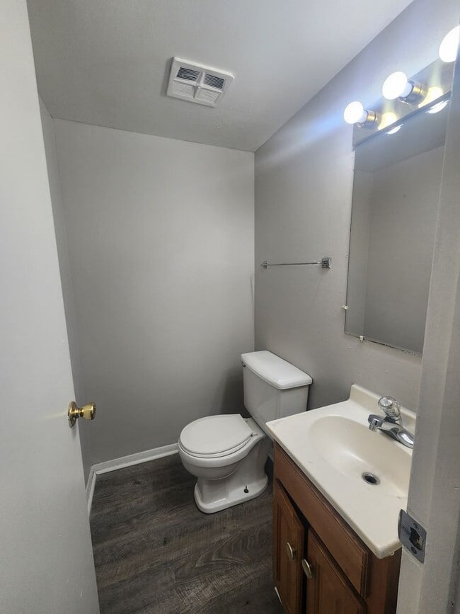 Building Photo - Spacious 2-Bedroom Townhome – Move-In Ready!