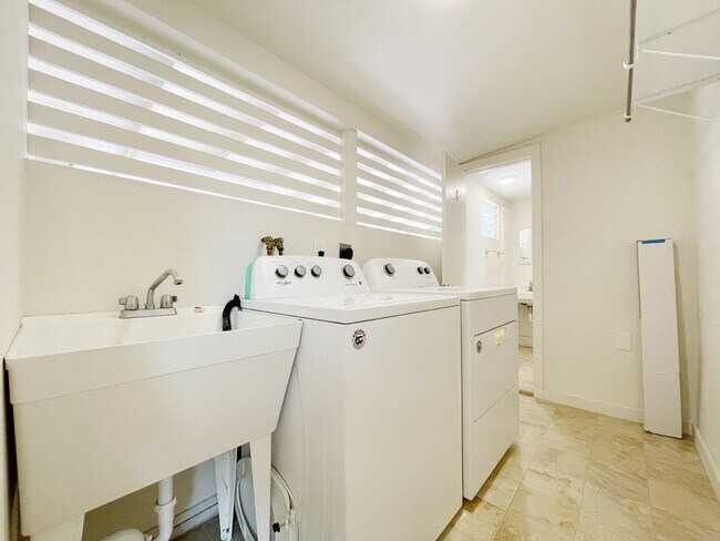 Building Photo - Pet Friendly Kailua House with A/C