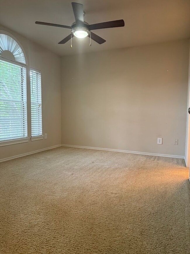 Building Photo - 2 BD with Garage - Dog Park - Resort Pool ...