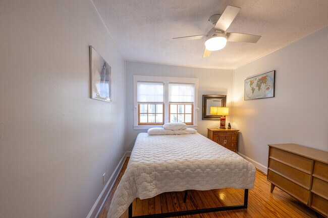 Building Photo - 566 Newberry St SW