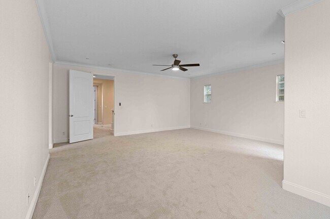 Building Photo - Spacious 3 Bedroom, 3 Bathroom Home with P...