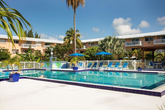 Building Photo - 3 Bedroom 2 Bathroom Furnished Condo