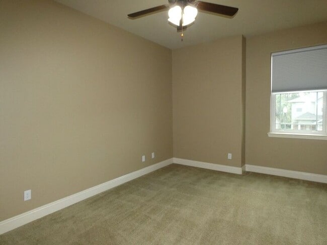 Building Photo - 1737 Sound Haven Ct