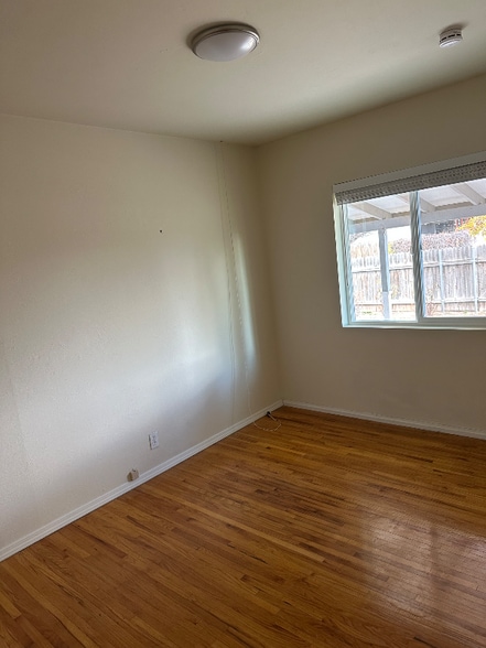 Building Photo - 2000 N Mesa Verde Ave