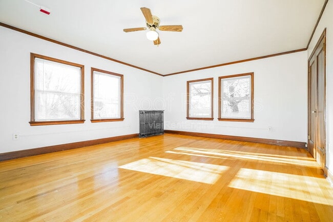 Building Photo - 1325 6th Ave