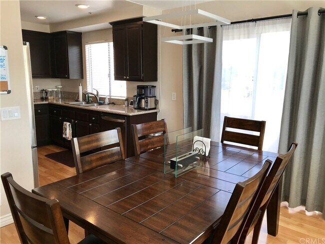 Building Photo - 1250 S Neveen Ln