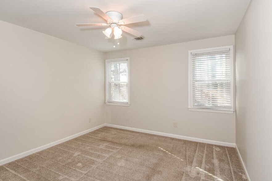 Building Photo - 15 Carriage Oaks Dr NW