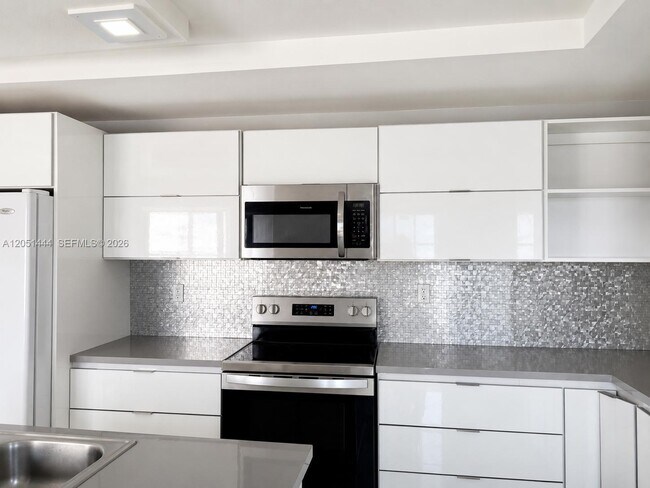 Building Photo - 6760 SW 156th Ct