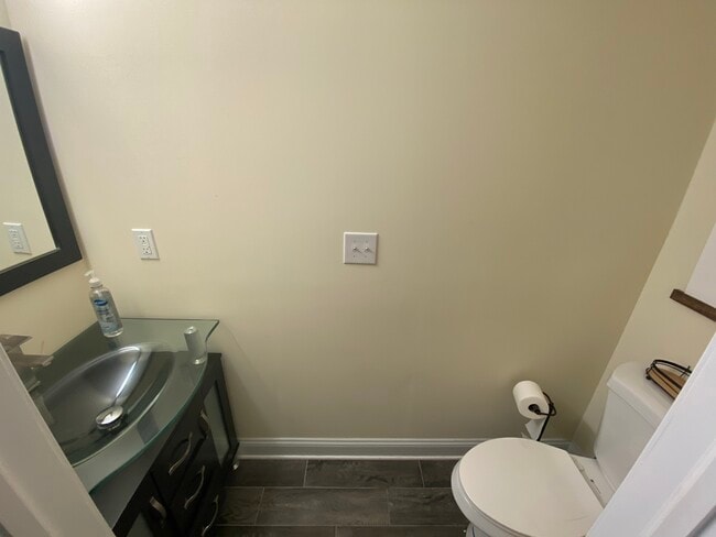 Building Photo - 1526 W Stiles St