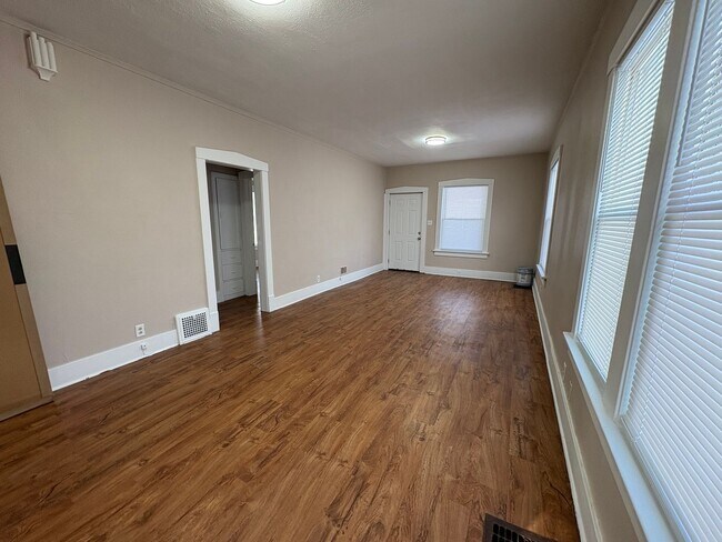 Building Photo - Come see this freshly updated 2 Bedroom - 1 Bath house that is ready to be your new home!!
