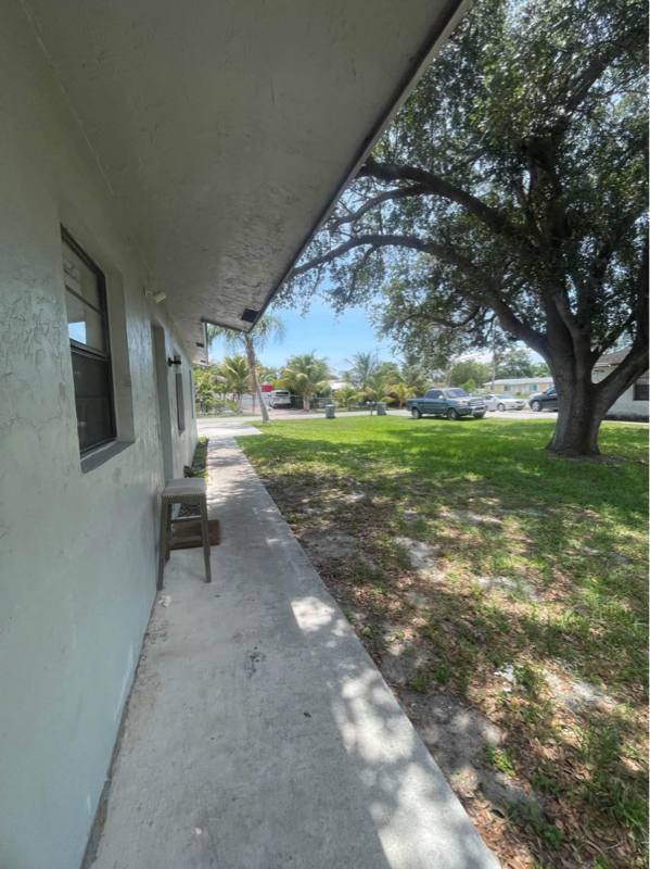 Building Photo - 1639 Barbarie Ln