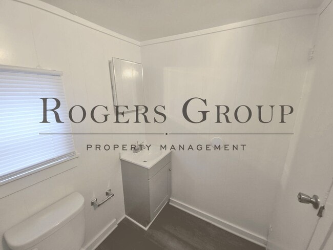 Building Photo - 305 Perry St