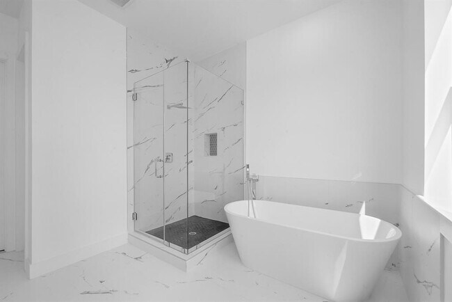 Building Photo - 2122 Oatfield Dr