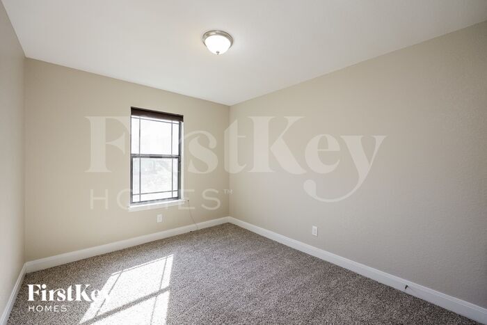 Building Photo - 803 Trilby