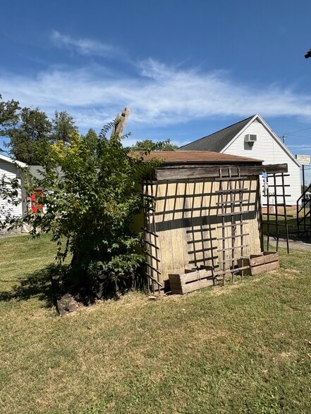 Building Photo - 1387 N Cole St