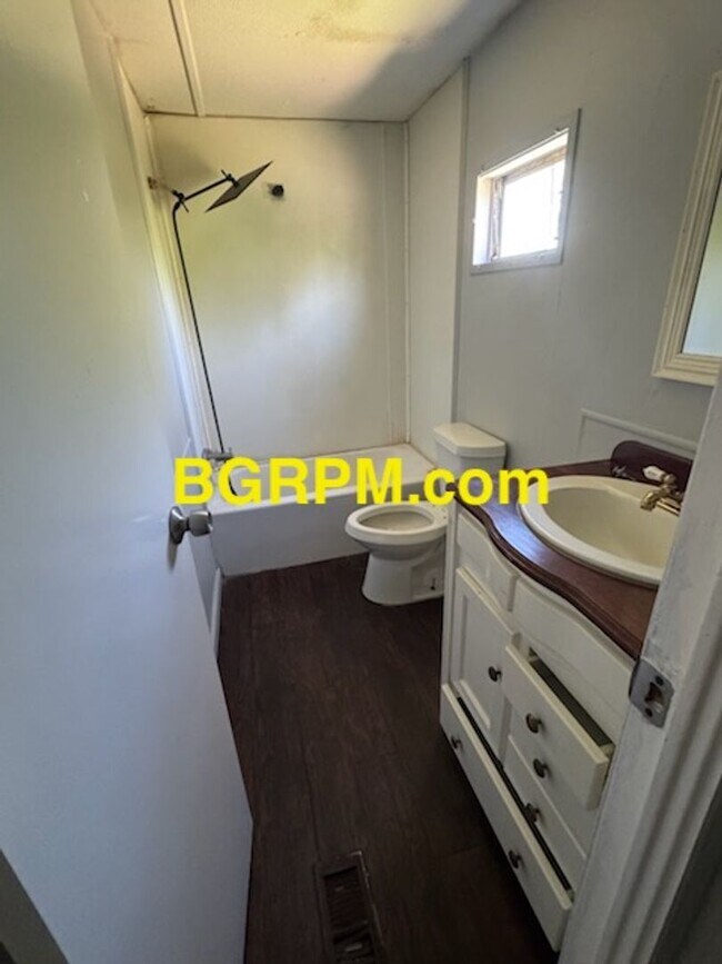 Building Photo - 4 BD, 2 BA, Home in Cabot