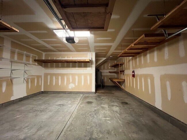 Building Photo - 570 Batty Way