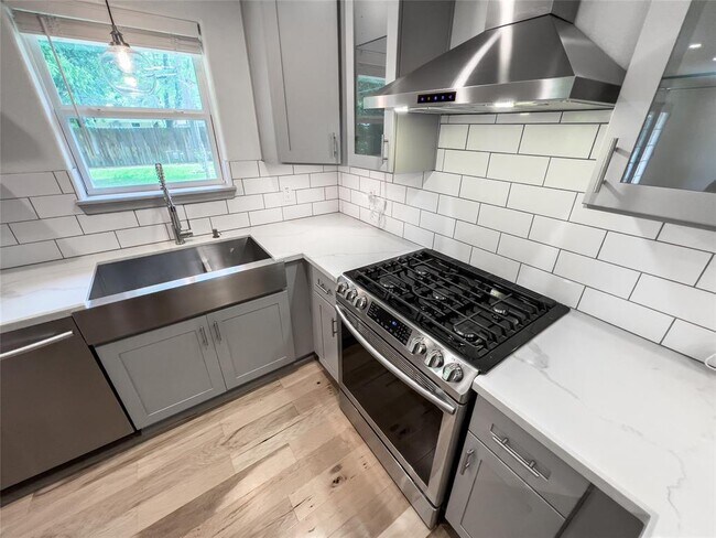 Building Photo - 5923 Dawnridge Dr