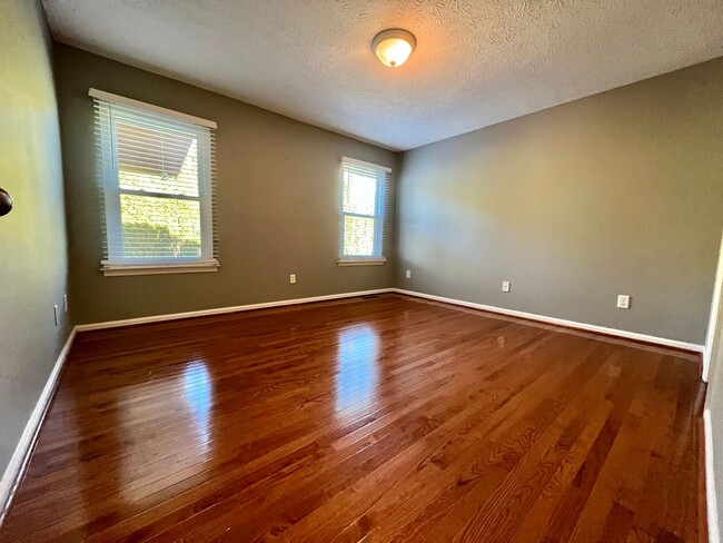 Building Photo - 3 Bed, 2.5 Bath Home w/ 2 Car Garage and Bonus Room