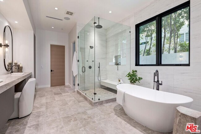 Building Photo - 16879 Mooncrest Dr