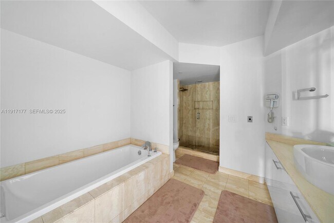 Building Photo - 1000 W Island Blvd