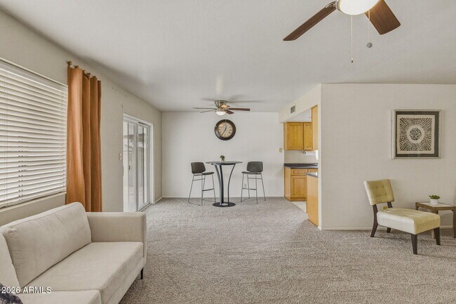 Building Photo - 5625 W Sunnyside Dr