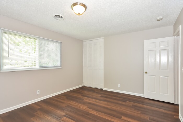 Building Photo - 265 Clearlake Dr W
