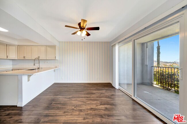 Building Photo - 3606 Vista Rey