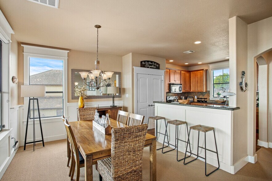 Building Photo - 18016 Edgewood Way