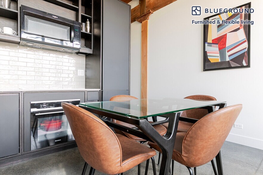 Building Photo - 2061 N Southport Ave