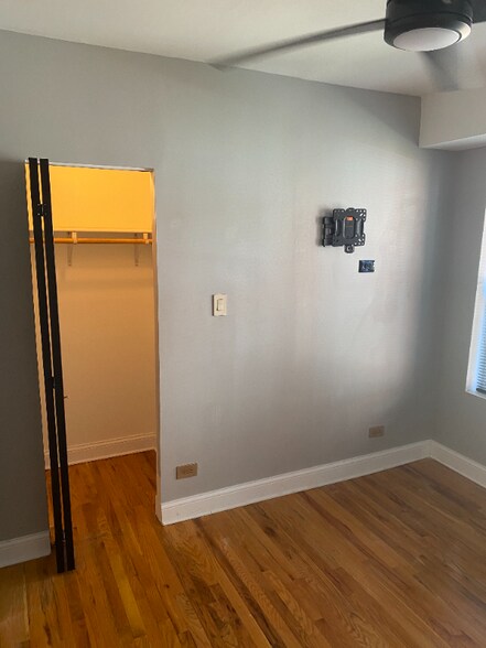 Building Photo - 1301 E 71st Pl