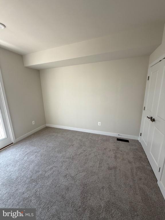 Building Photo - 8144 Foxwood Dr