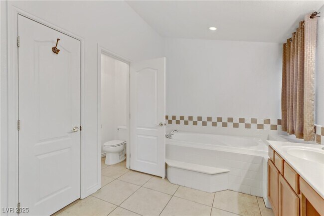 Building Photo - 7215 N Buttons Ridge Dr