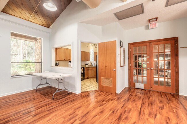 Building Photo - 24 Pinehurst Pl