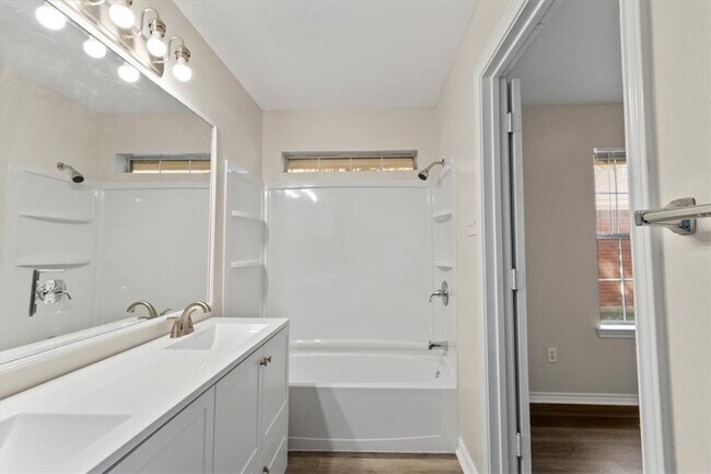 Building Photo - 806 Kalanchoe Ct