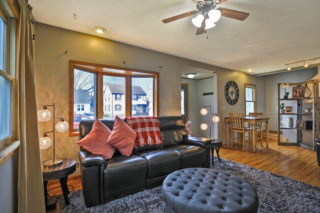 Building Photo - 603 12th Ave NW