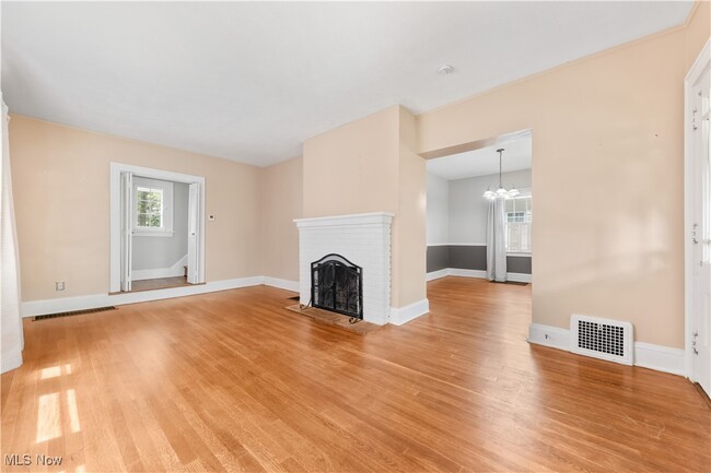Building Photo - 2580 Whitelaw St