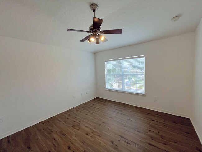 Building Photo - 6410 S Goldenrod Rd