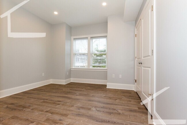 Building Photo - Beautiful Brighton Unit Next to Chandler Pond Available 9/1/2026