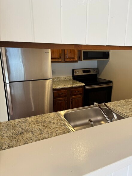 Building Photo - 17 Danbury Rd