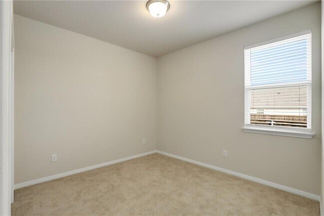 Building Photo - 217 Michaelis Dr