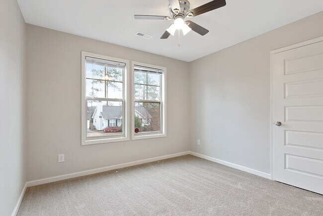 Building Photo - Great Home with Fenced Yard!