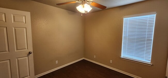 Building Photo - 3 Bedroom 2 bath Duplex South Killeen VIEWABLE SOON