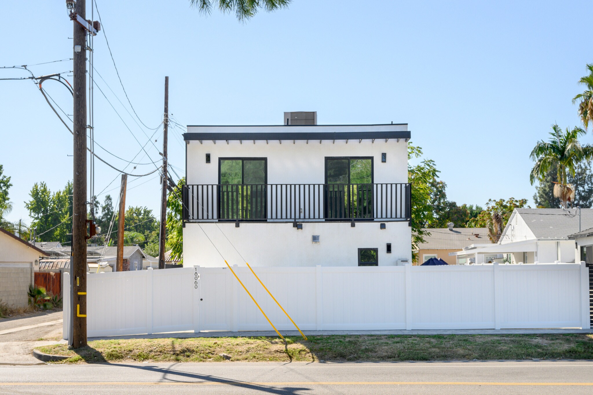 Building Photo - 18060 W Oxnard St