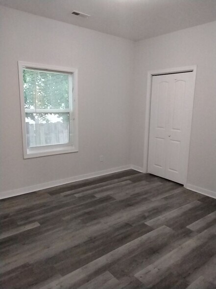 Building Photo - 2616 Lochaven Blvd