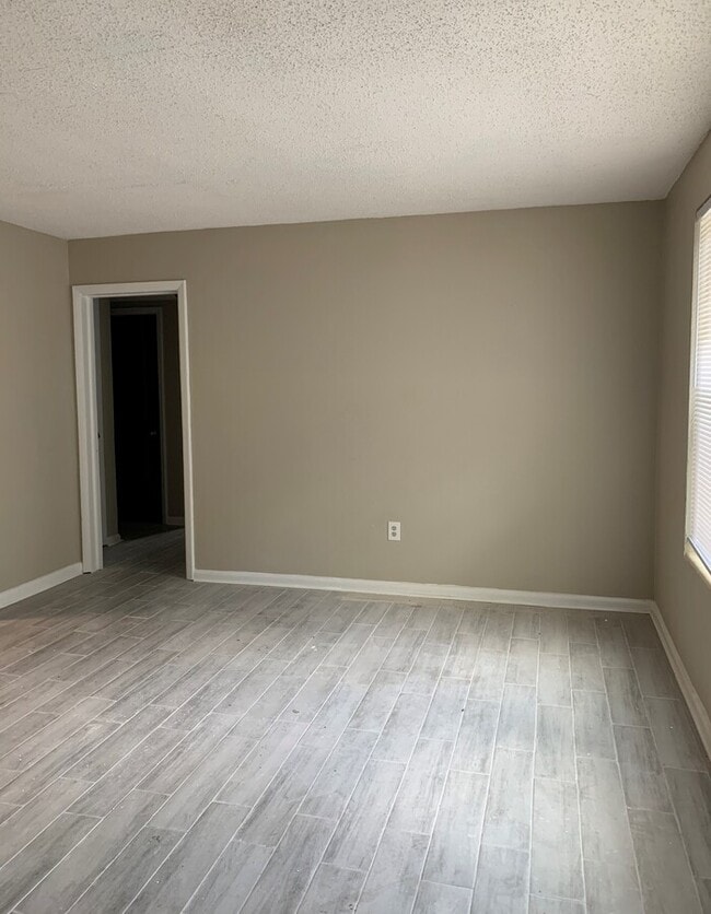 Building Photo - Beautifully Updated 3-Bedroom Home in Nort...