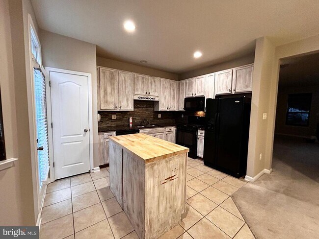 Building Photo - 312 Quinton Oaks Cir